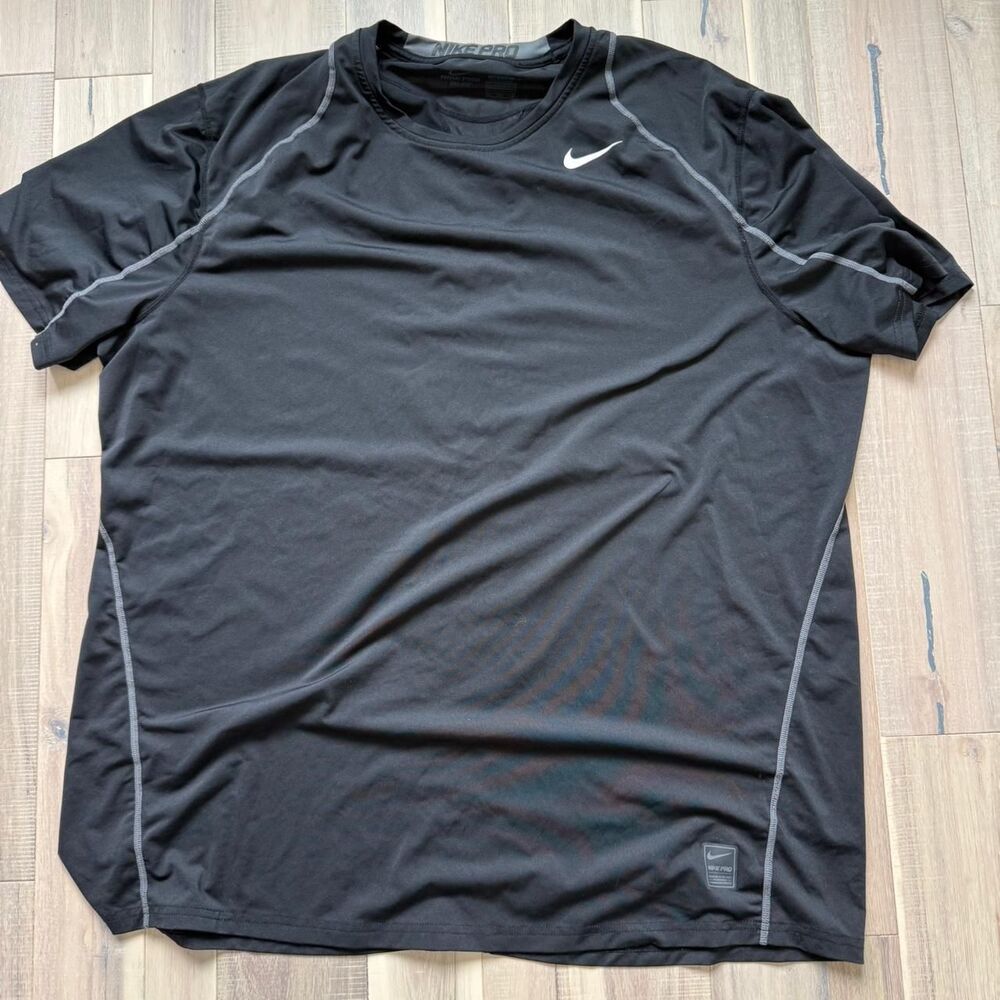 Nike Men's Black and Grey T-shirt